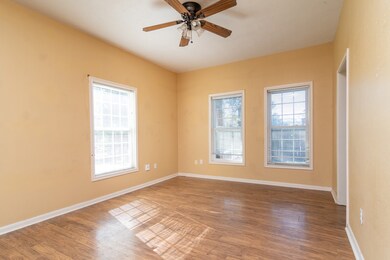 111 E Southland Ave, Alvin, TX 77511 - photo 4