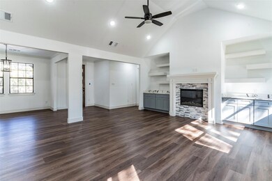 521 W Oakdale St, Cleburne, TX 76031 - photo 4