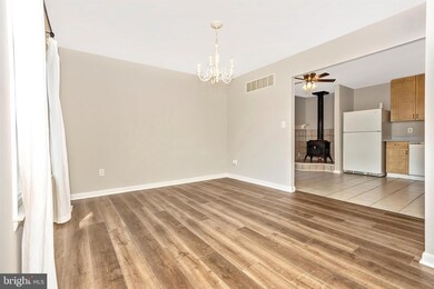 5785 Bartholow Rd, Sykesville, MD 21784 - photo 3