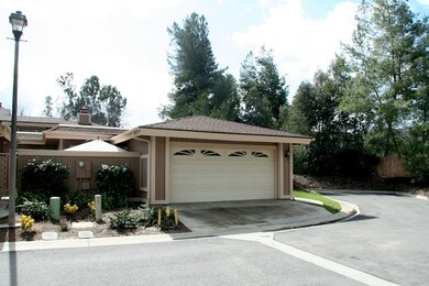 29803 Circle r Creek Ln, Escondido, CA 92026 - photo 2