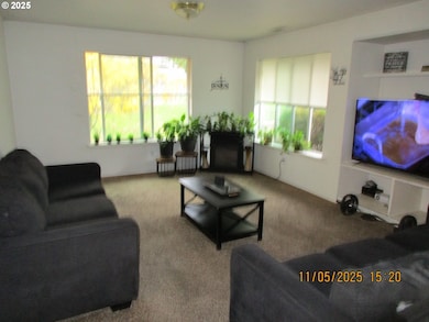 141 Fairacres Ln, Roseburg, OR 97470 - photo 2