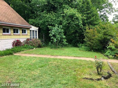 5803 Eastpine Dr, Riverdale, MD 20737 - photo 3