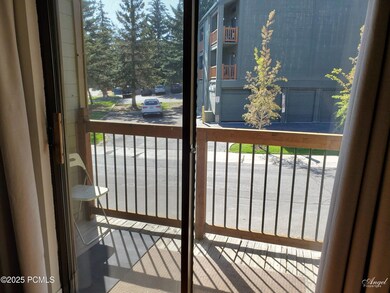 Balcony-scaled