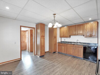 31 Ann St, Pottsville, PA 17901 - photo 5