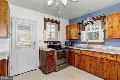 1318 Elm Rd, Halethorpe, MD 21227 - photo 5