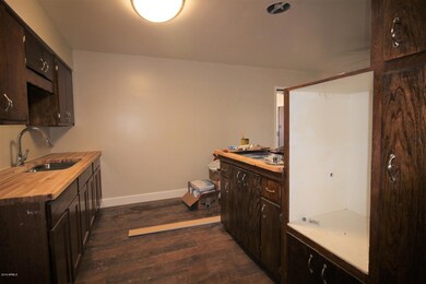 MAIN KITCHEN