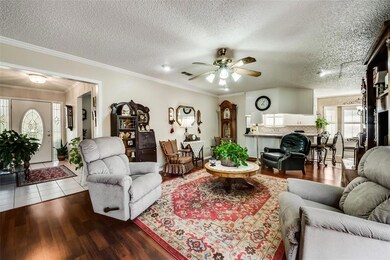 173 Shady Lake Dr, Hurst, TX 76054 - photo 3