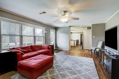 8729 Fairbend St, Houston, TX 77055 - photo 7