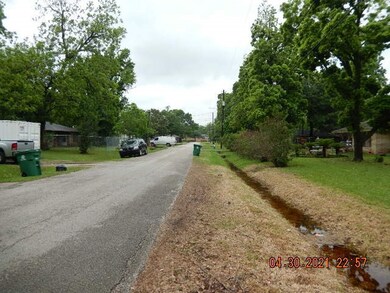 218 Betral St, Houston, TX 77022 - photo 4
