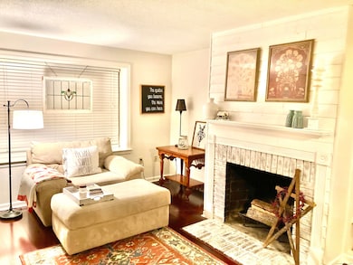 6 Barrington Dr unit B, Wethersfield, CT 06109 - photo 2