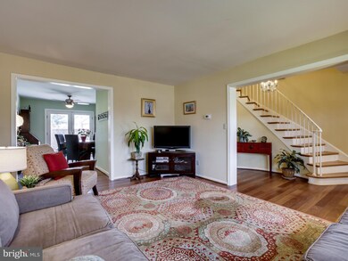 8430 Grenoble Ct, Springfield, VA 22152 - photo 7