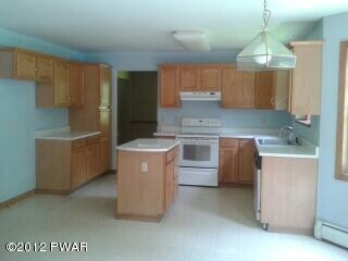 255 Locust Dr, Milford, PA 18337 - photo 4