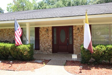 121 S Jane St, Alvin, TX 77511 - photo 2