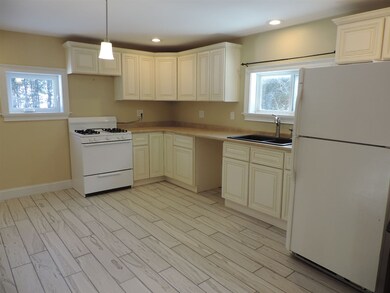 28 Lincoln Ave, Barton, VT 05822 - photo 7