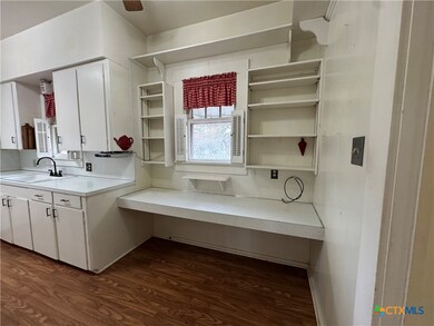 223 E Elm St, Seguin, TX 78155 - photo 4