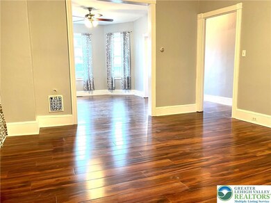 909 Bushkill St, Easton, PA 18042 - photo 2