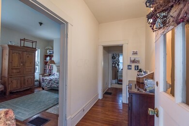 99 - Entryway