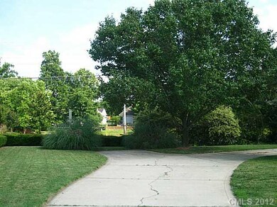 Driveway - Fantastic Turn Around Driveway at the e