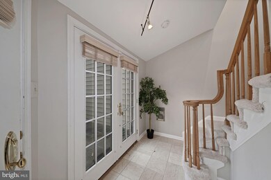 5704 Balsam Grove Ct, Rockville, MD 20852 - photo 4