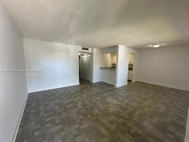 517 Meadows Cir unit 517, Boynton Beach, FL 33436 - photo 4