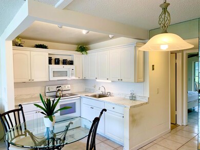 297 Camden M, West Palm Beach, FL 33417 - photo 3