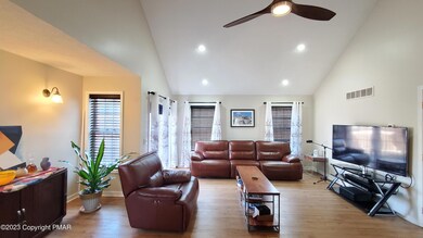 105 Seaton Ct, Bushkill, PA 18324 - photo 2