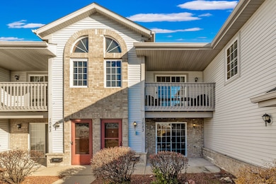 1083 Quinlan Dr unit C, Pewaukee, WI 53072 - photo 2