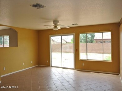022-206561 Family area 2of3