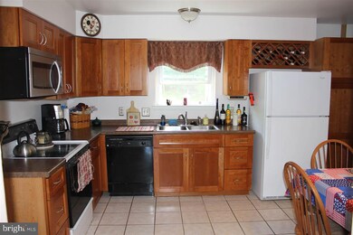 543 Sweetbriar Dr, Harrisburg, PA 17111 - photo 3