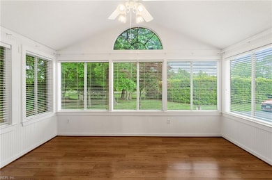 BEAUTIFUL SUNROOM HEATED & A/C