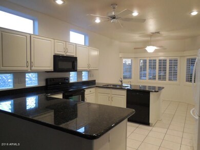 Kitchen & breakfast nook