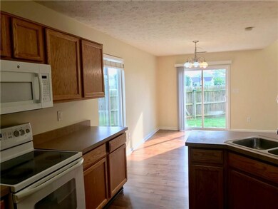 711 Pine Lake Dr, Greenwood, IN 46143 - photo 5