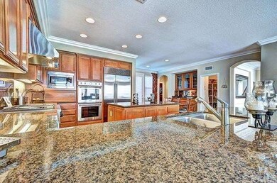 BEAUTIFUL GRANITE COUNTER TOPS!