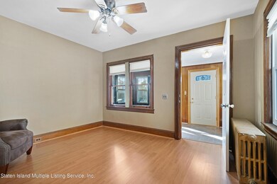 (7) Living Room