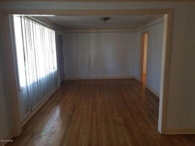 3653 Atwood Dr - living room