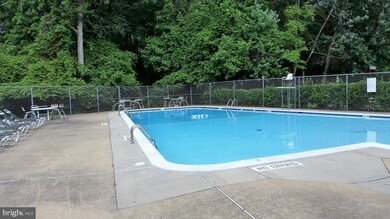 3860 Lyndhurst Dr unit 203, Fairfax, VA 22031 - photo 5