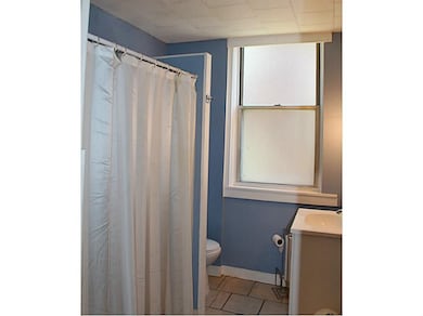 Full Bath. Apt 1