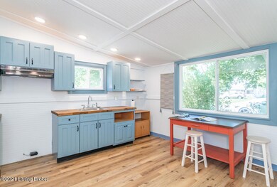 209 1-2 S 6th St West Point-15
