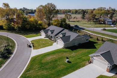 3215 W Bartlett Dr, Fort Wayne, IN 46815 - photo 4