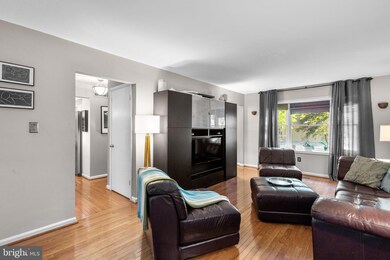 19073 Mcfarlin Dr, Germantown, MD 20874 - photo 7