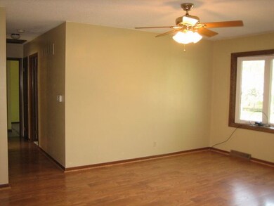 5011 Northbrook Ct, Davenport, IA 52806 - photo 2
