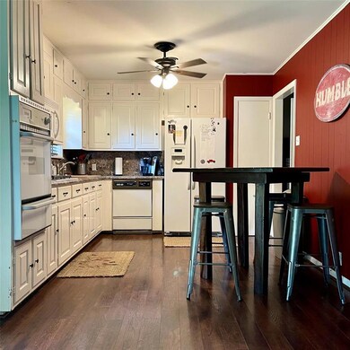 1302 Lynwood St, Gainesville, TX 76240 - photo 5