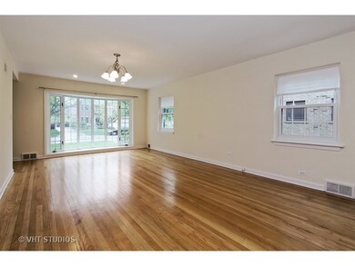 598 S Linden Ave, Elmhurst, IL 60126 - photo 2