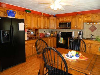 W6543 Karric Ln, Monroe, WI 53566 - photo 7