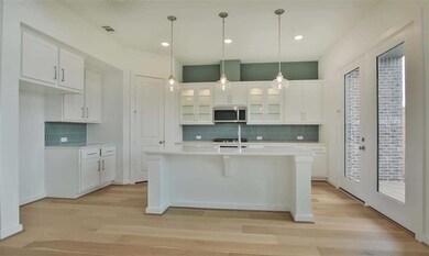 Light and Bright Kitchen
