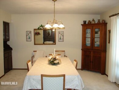 423 Oak Ridge Dr, Cedarville, IL 61013 - photo 4