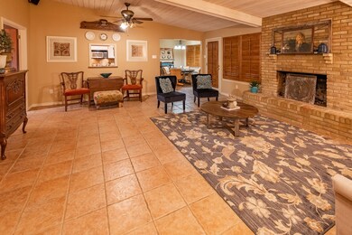 3905 Woodvine Dr, Euless, TX 76040 - photo 2