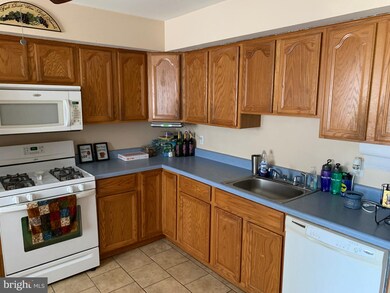 205 Yorktown Blvd unit 205, Hammonton, NJ 08037 - photo 4