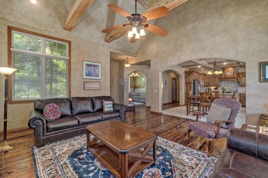 842 E Rush Ct-9