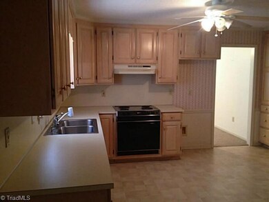 1918 Harvell St, Asheboro, NC 27205 - photo 3